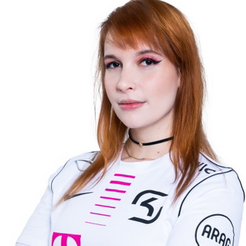 Lara Lunardi Biography